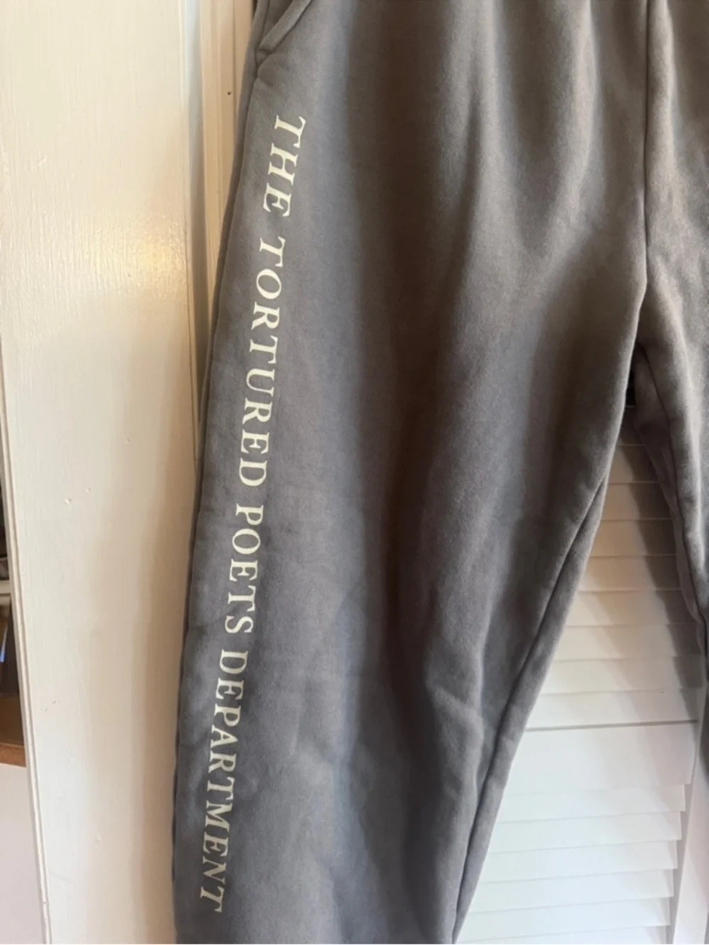 Taylor‎ Swift TTPD GRAY EMBOSSED SWEATPANTS size M - Picture 3 of 11